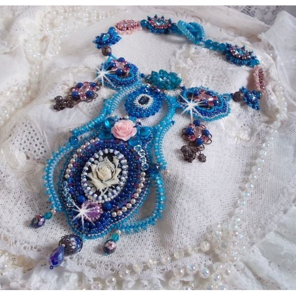 Belle Epoque halskjede, Haute-Couture brodert med Swarovski-krystaller og forskjellige vakre perler