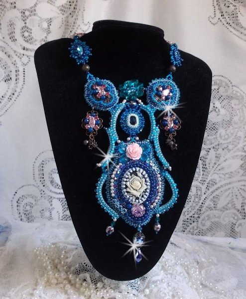 Belle Epoque halskjede, Haute-Couture brodert med Swarovski-krystaller og forskjellige vakre perler