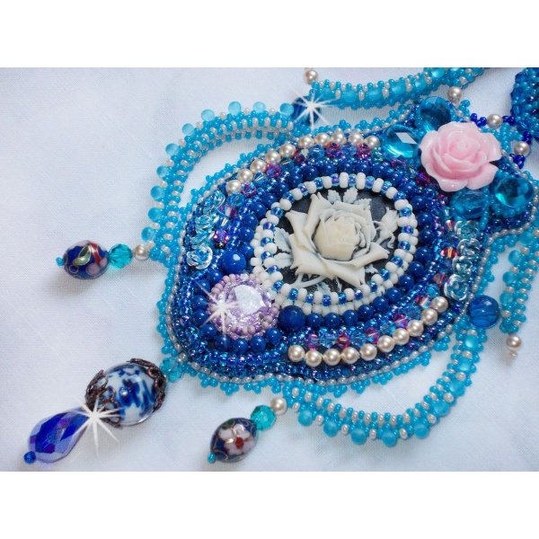 Belle Epoque halskjede, Haute-Couture brodert med Swarovski-krystaller og forskjellige vakre perler