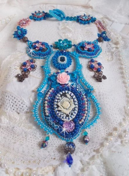 Belle Epoque halskjede, Haute-Couture brodert med Swarovski-krystaller og forskjellige vakre perler