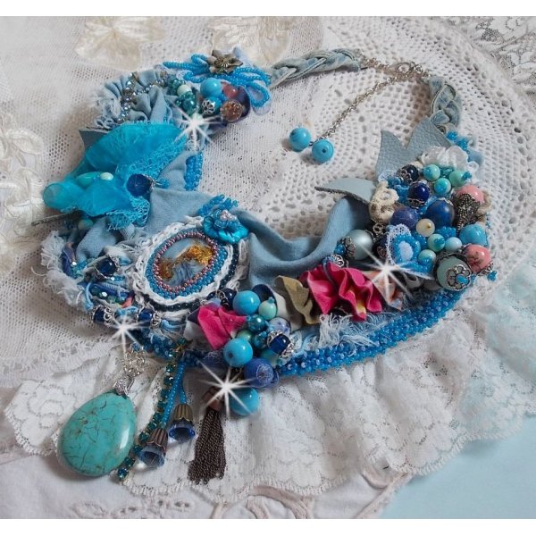 Wild West halskjede, en trend fra det amerikanske vesten med halvedelstener og forskjellige perler.