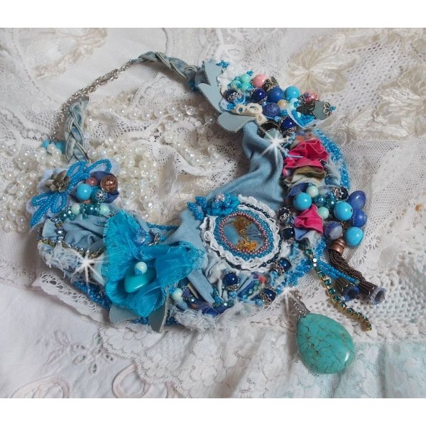 Wild West halskjede, en trend fra det amerikanske vesten med halvedelstener og forskjellige perler.