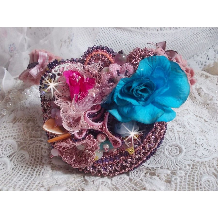 Jardin Poétique halskjede med blonder, Swarovski-krystaller, perler, frøperler, 18K gullbelagt sølv og halvedelperler