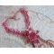 Pink Lily halskjede med hvit Howlite edelsten, frøperler, blonder og forskjellige perler Haute-Couture stil