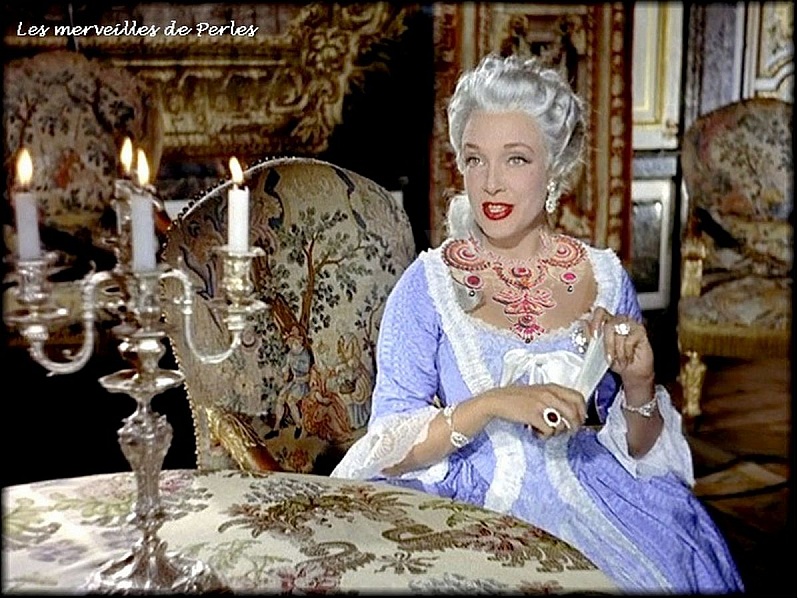 Collier plastron Madame de Pompadour, le plaisir des yeux brod&eacute; avec des perles de qualit&eacute; fa&ccedil;on Haute-Couture