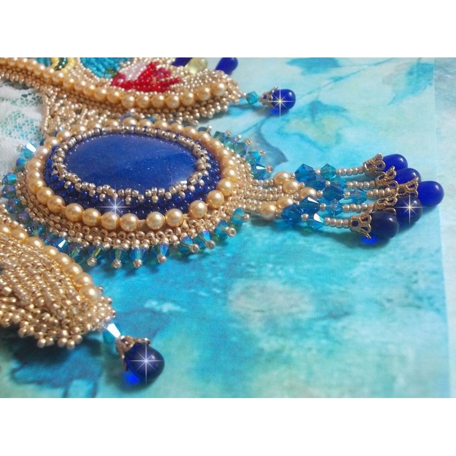 Haute-Couture Blue Gold Butterfly Halskjede brodert med edelstener, krystaller, glassperler og frøperler