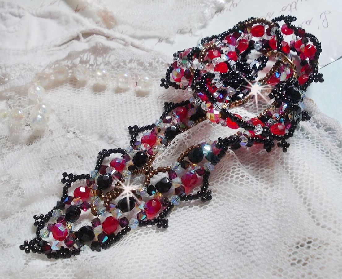 Rubin og svart halskjede med Swarovski krystallfasetter og spinnere