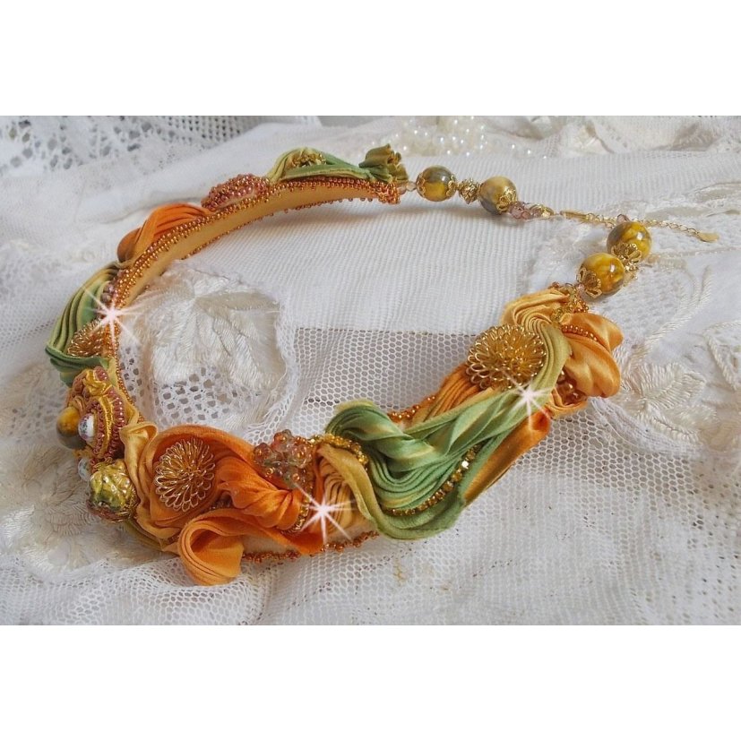 Rumba Haute-Couture halskjede brodert med silke shibori, soutache og Swaroski-krystaller