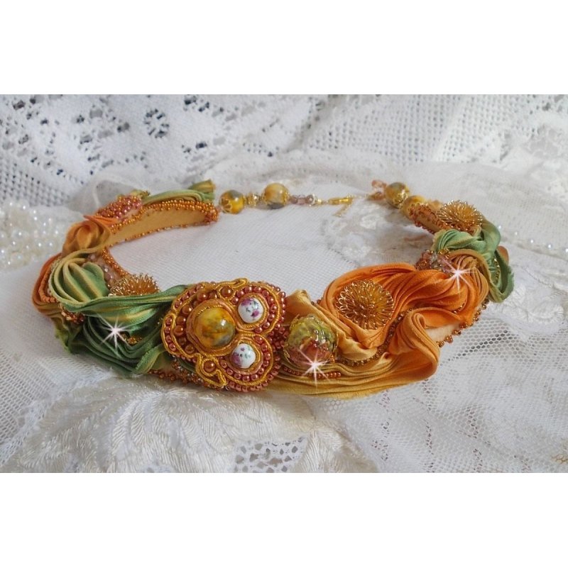 Rumba Haute-Couture halskjede brodert med silke shibori, soutache og Swaroski-krystaller