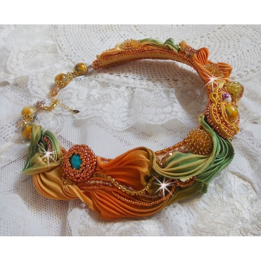 Rumba Haute-Couture halskjede brodert med silke shibori, soutache og Swaroski-krystaller