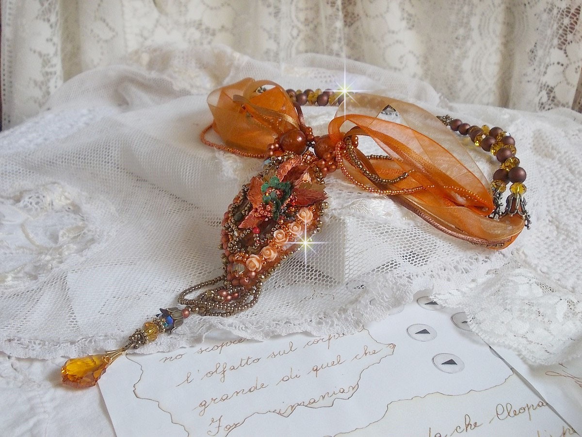 Souffle d'Automne Chic Ethnique anheng, brodert med perler og Swarovskikrystall 