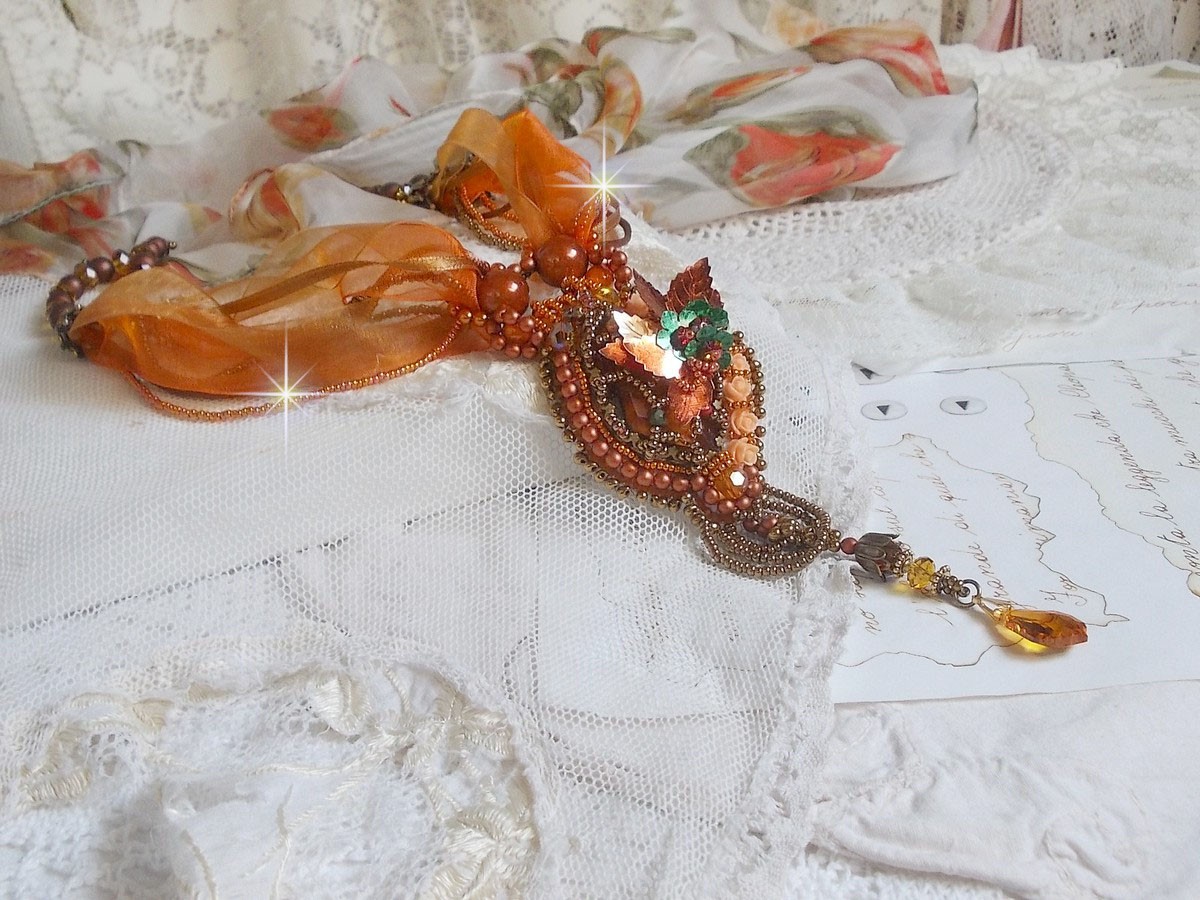 Souffle d'Automne Chic Ethnique anheng, brodert med perler og Swarovskikrystall 