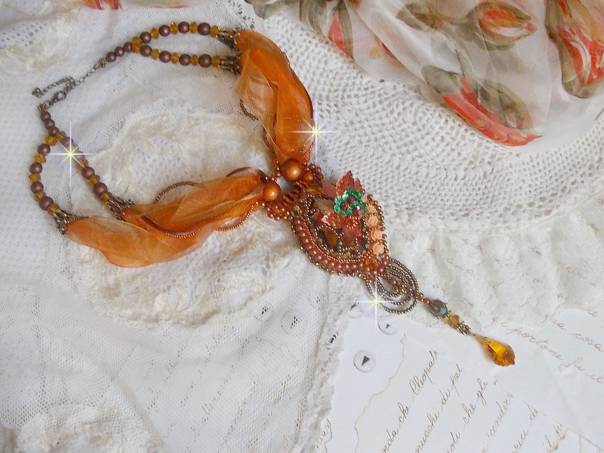 Souffle d'Automne Chic Ethnique anheng, brodert med perler og Swarovskikrystall 