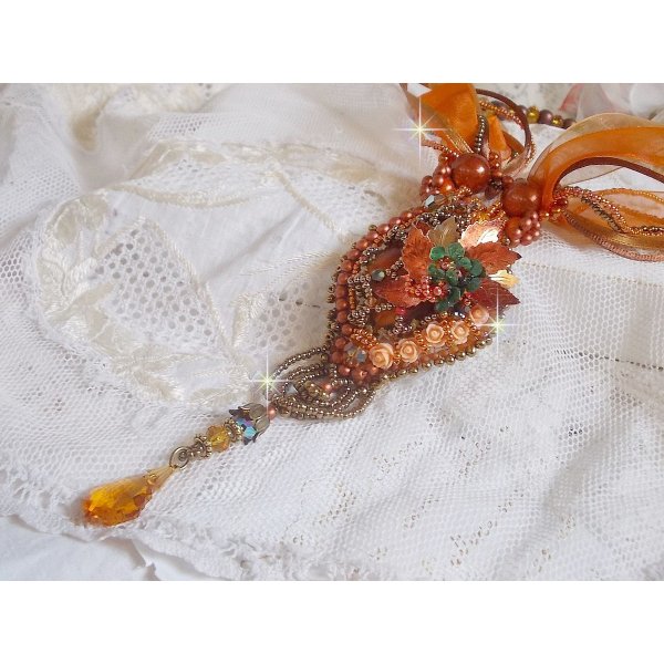 Souffle d'Automne Chic Ethnique anheng, brodert med perler og Swarovskikrystall 