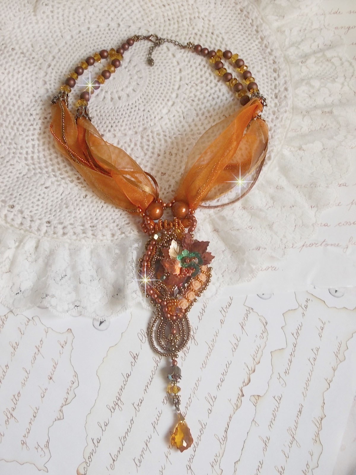 Souffle d'Automne Chic Ethnique anheng, brodert med perler og Swarovskikrystall 