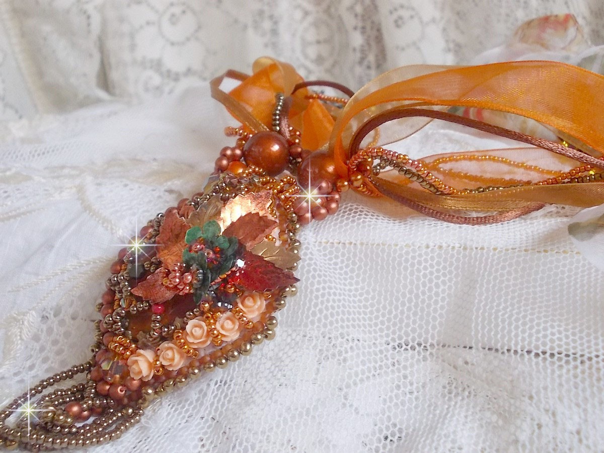 Souffle d'Automne Chic Ethnique anheng, brodert med perler og Swarovskikrystall 