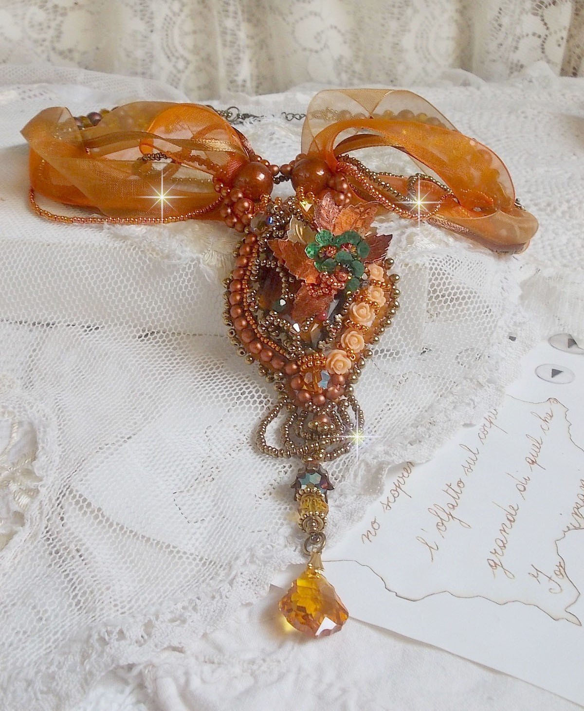 Souffle d'Automne Chic Ethnique anheng, brodert med perler og Swarovskikrystall 