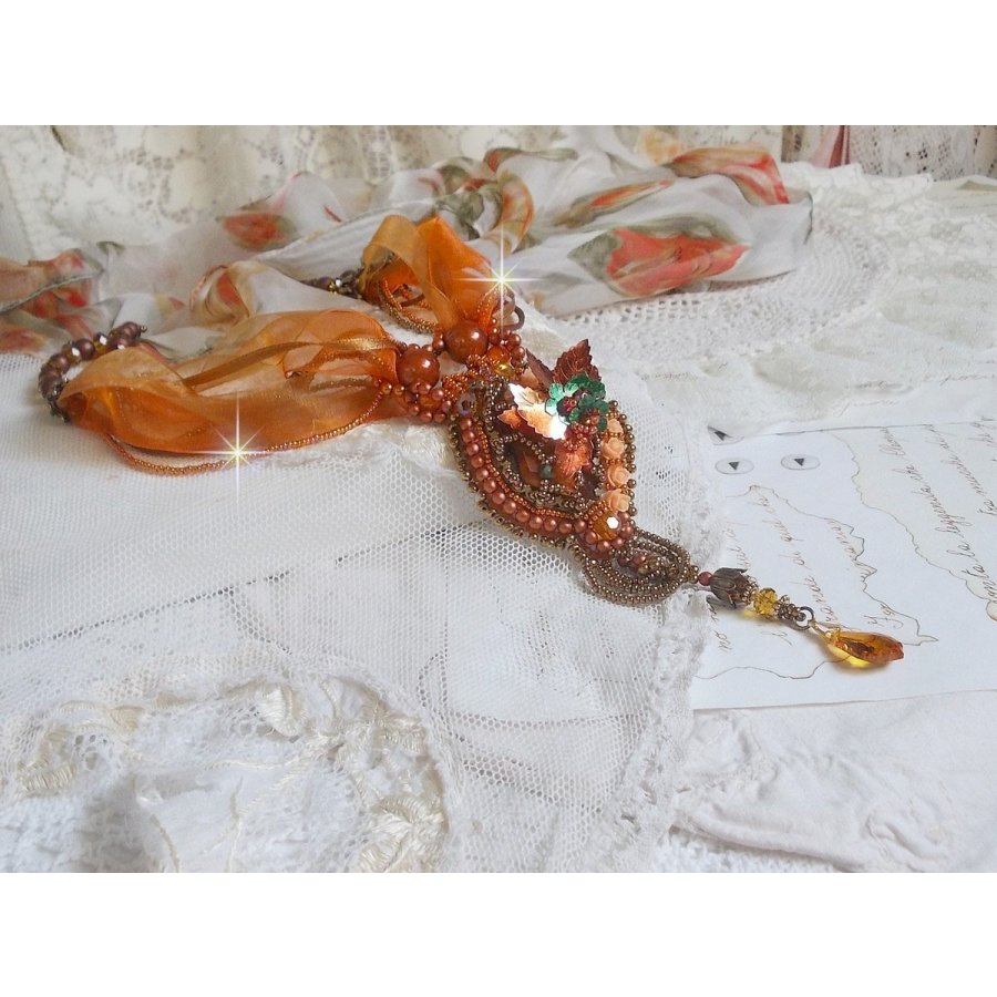 Souffle d'Automne Chic Ethnique anheng, brodert med perler og Swarovskikrystall 