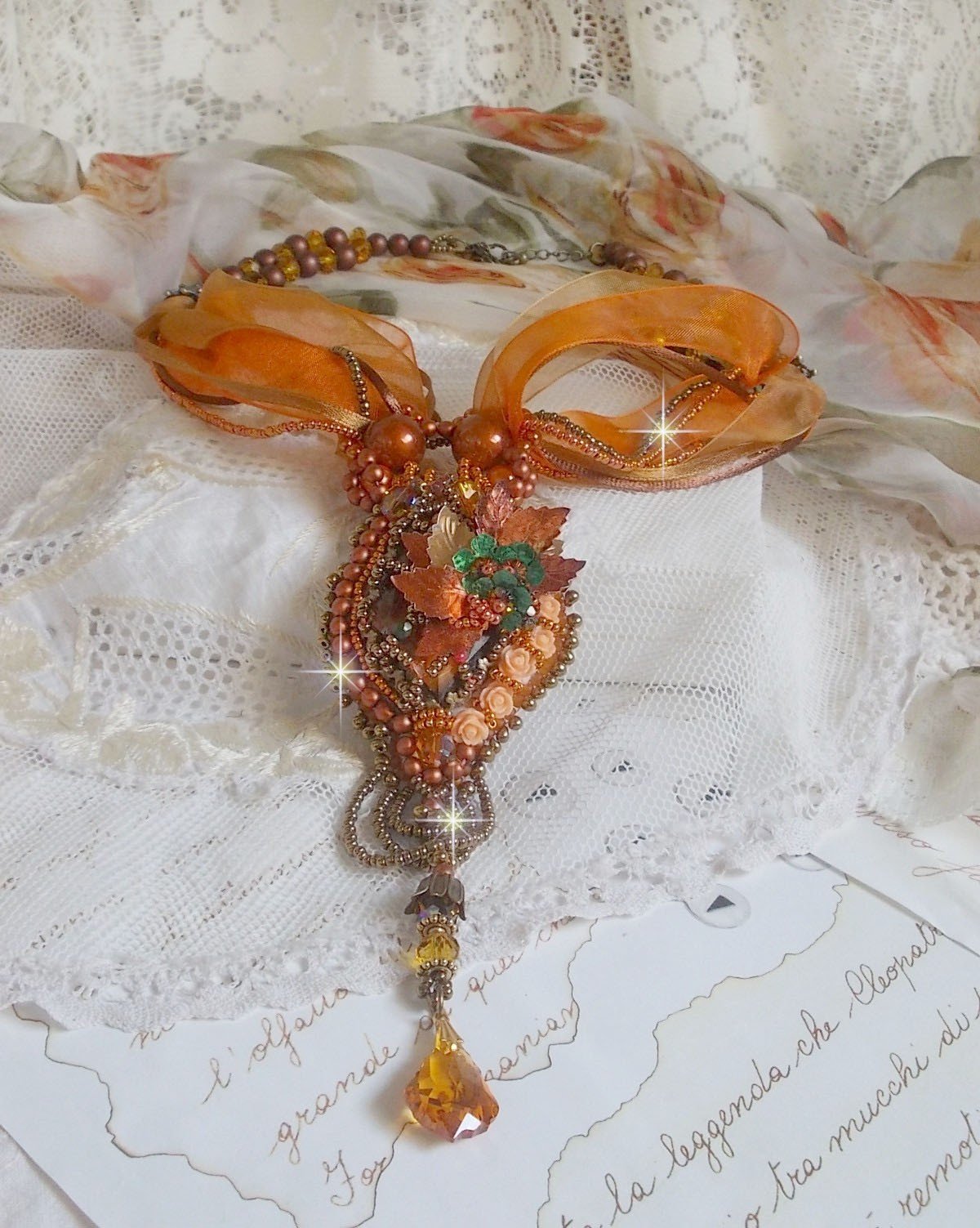 Souffle d'Automne Chic Ethnique anheng, brodert med perler og Swarovskikrystall 