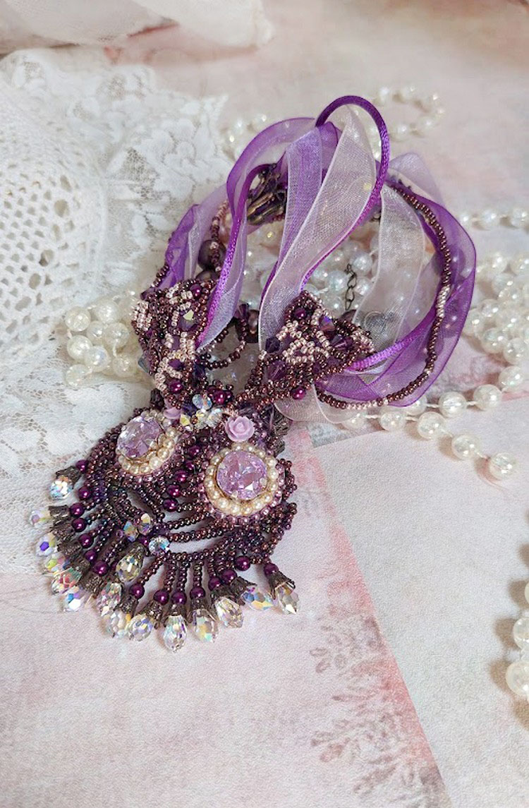 Parisienne halskjede brodert med Swarovski-krystaller, elfenbenperler og frø perler