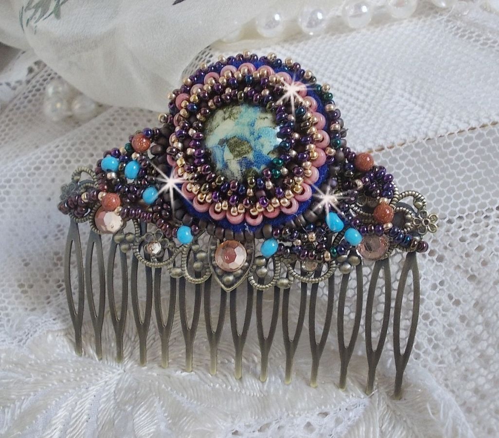 Bonjour Paris hårkam brodert med en harpiks cabochon, edelstener (Gold Stone eller Sun Stone), runde perler og frøperler