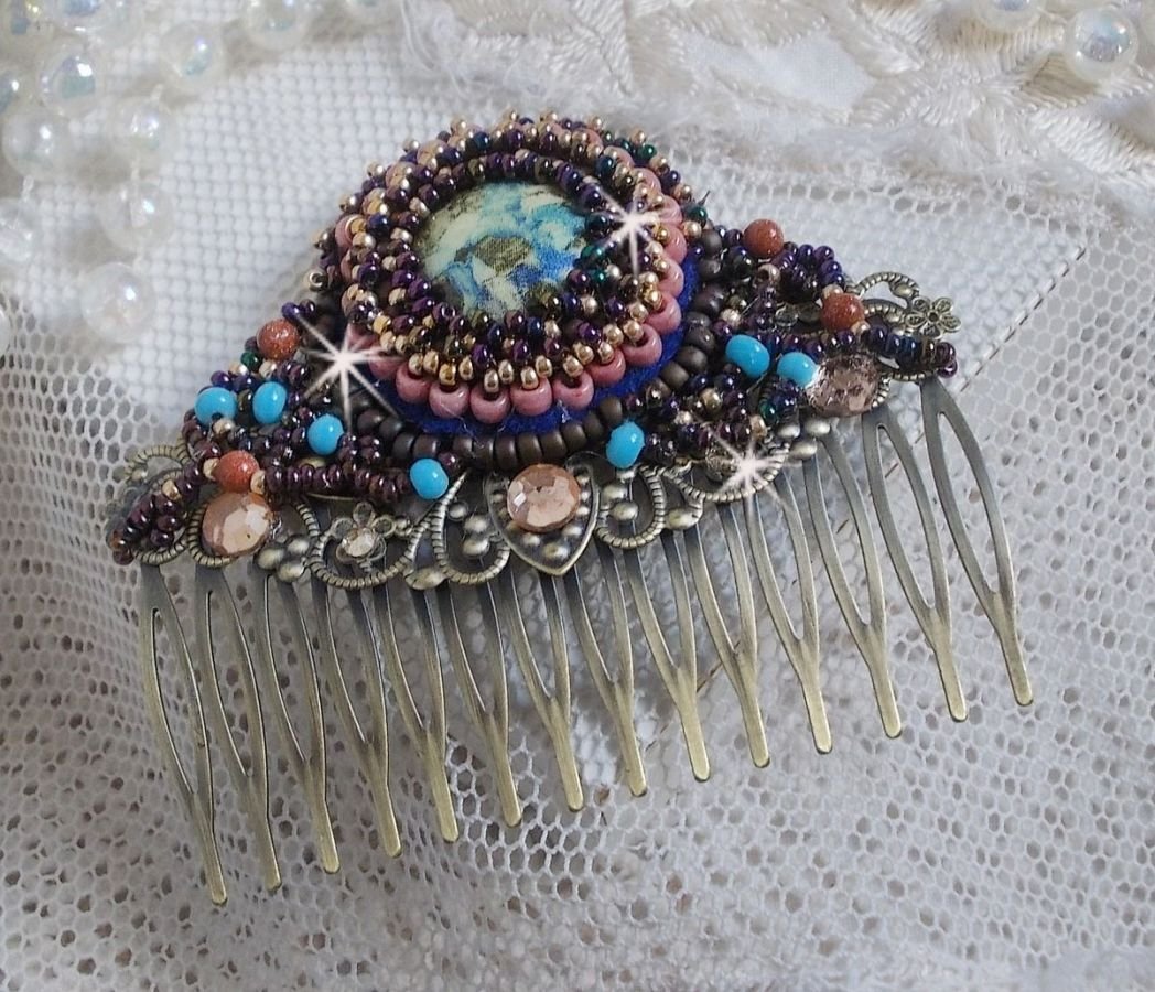 Bonjour Paris hårkam brodert med en harpiks cabochon, edelstener (Gold Stone eller Sun Stone), runde perler og frøperler