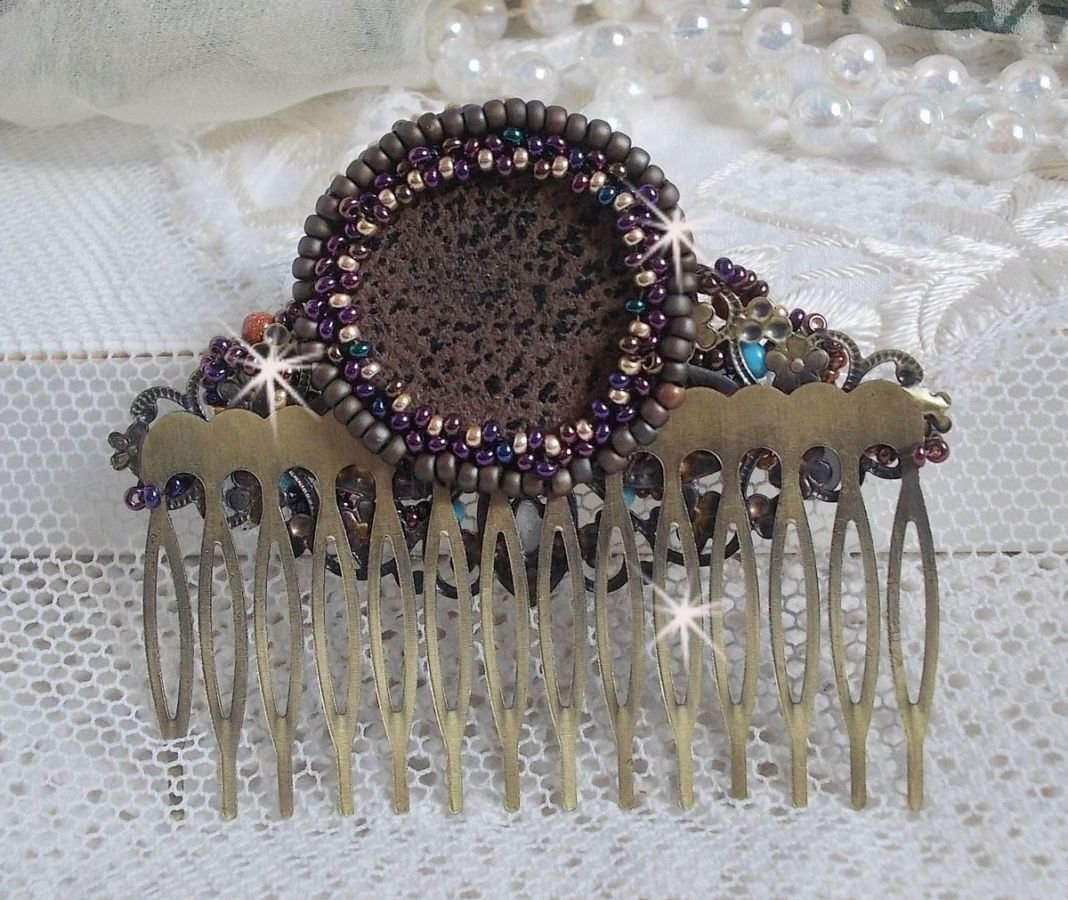 Bonjour Paris hårkam brodert med en harpiks cabochon, edelstener (Gold Stone eller Sun Stone), runde perler og frøperler