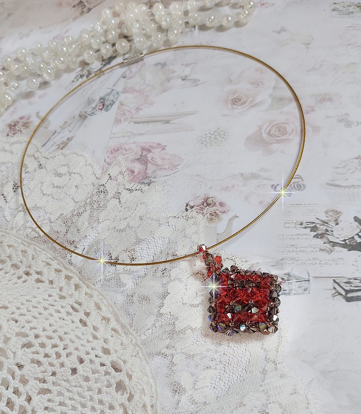 Camel anheng montert med Swarovski krystall fasetter og spinnere