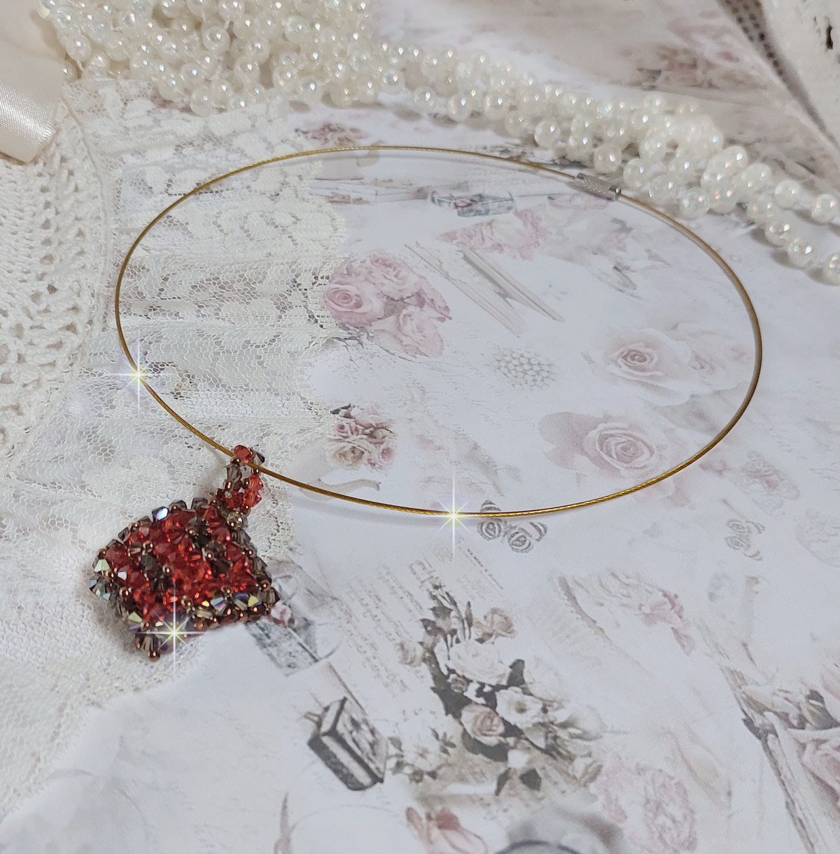 Camel anheng montert med Swarovski krystall fasetter og spinnere