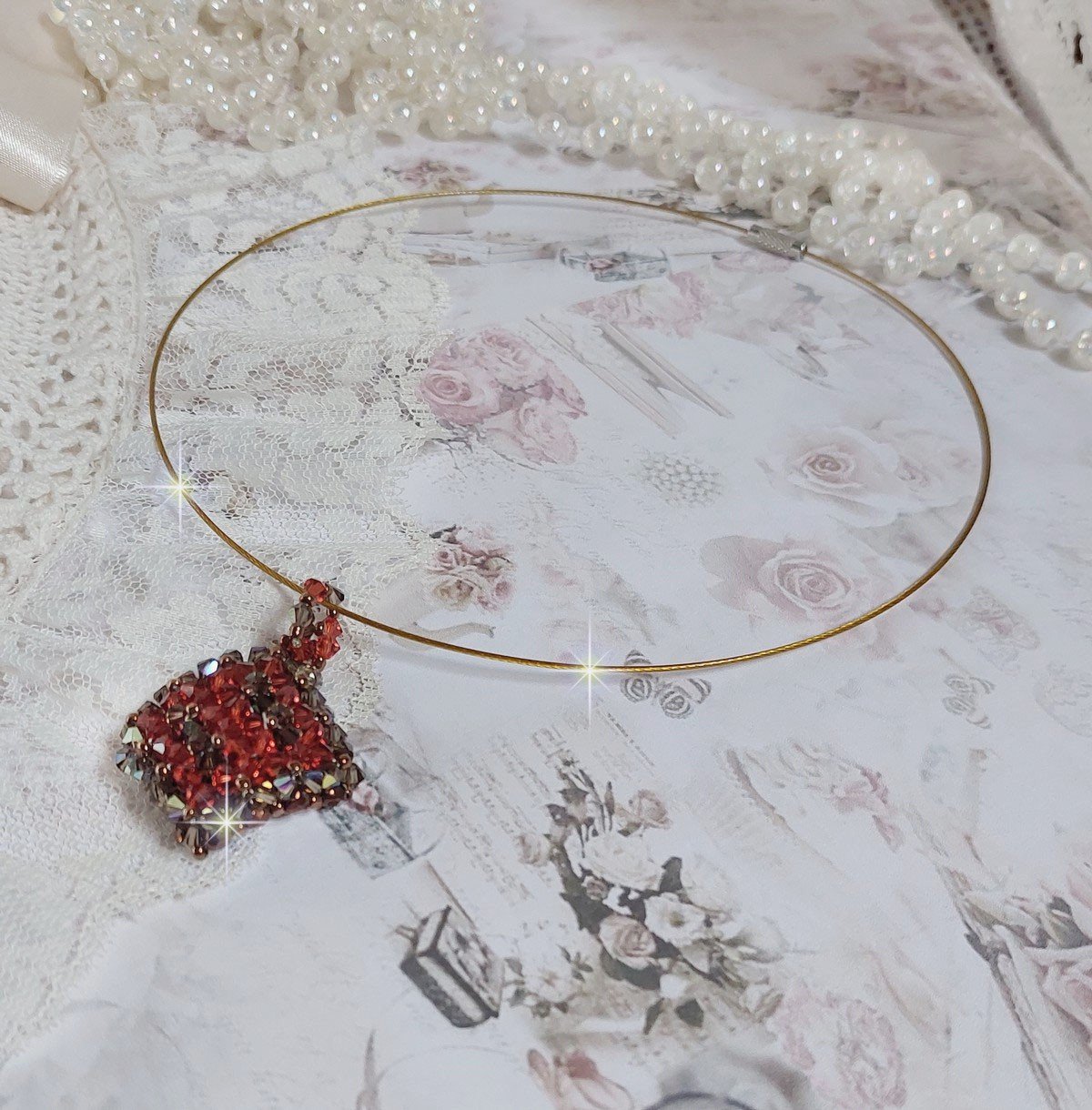 Camel anheng montert med Swarovski krystall fasetter og spinnere