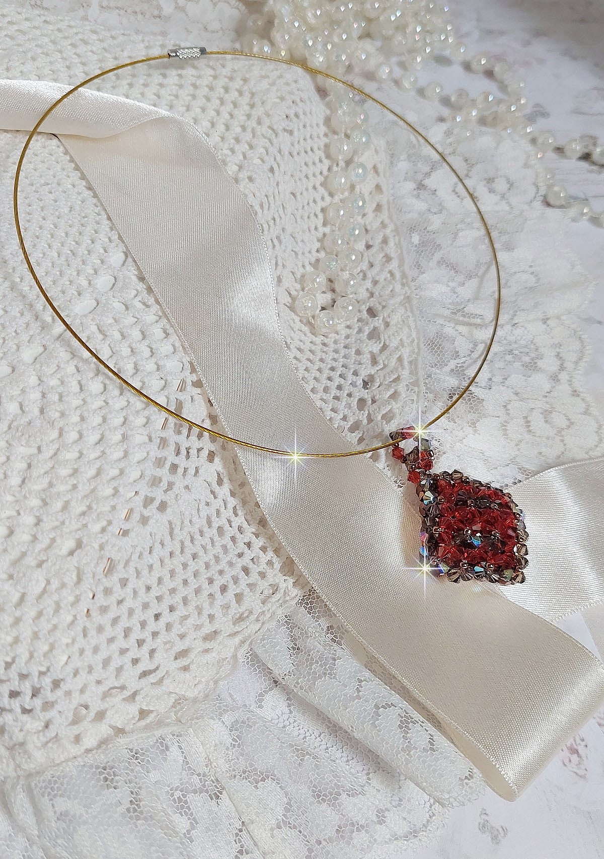 Camel anheng montert med Swarovski krystall fasetter og spinnere