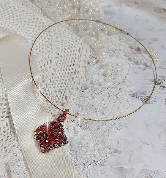 Camel anheng montert med Swarovski krystall fasetter og spinnere