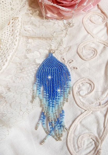 Soft Blue Dreams anheng laget med himmelbl&aring;, safir, s&oslash;lv kvalitet seed perler med 925/1000 sterling s&oslash;lv tilbeh&oslash;r