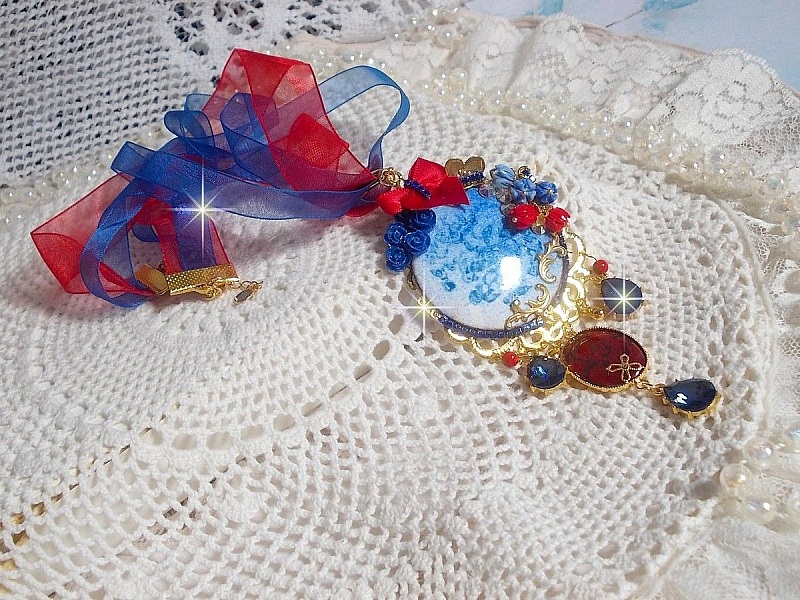 Pendentif Flamenca, cabochon &eacute;maill&eacute; de fleurs Bleues, roses r&eacute;sines, nacre abalone et jade Rouges, poires Zirconium et cristaux Bleu-Marine, breloques, pendentif r&eacute;sine &eacute;poxy, un style Flamenco