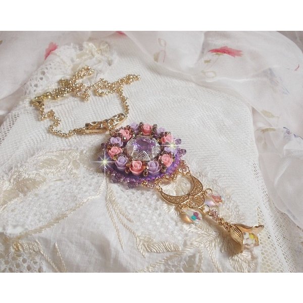 Halskjede anheng Ice Purple brodert med Swarovski-krystaller 