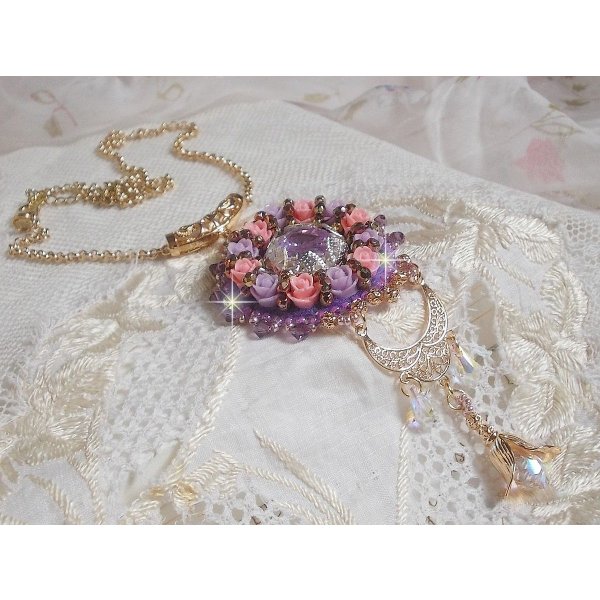 Halskjede anheng Ice Purple brodert med Swarovski-krystaller 