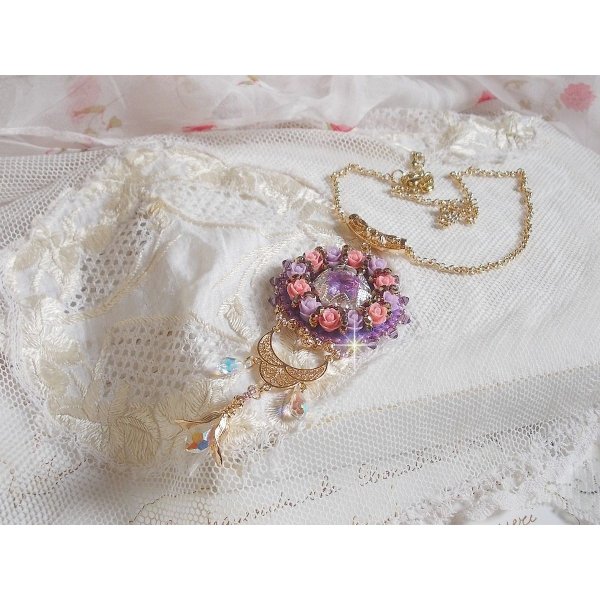 Halskjede anheng Ice Purple brodert med Swarovski-krystaller 