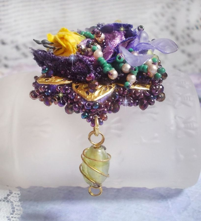 Lady Romantic anheng brodert med lilla blonder, gullbelagt tilbehør, Miyuki frøperler, forskjellige kvalitetsperler