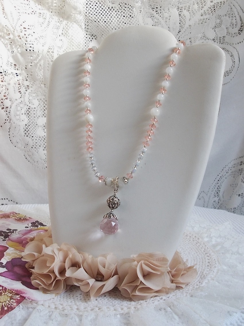 Rose Irisée anheng halskjede brodert med Swarovski krystaller, 925 sølv og månesteiner