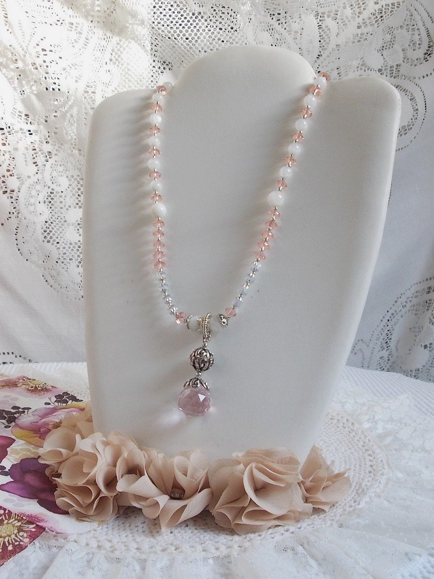 Rose Irisée anheng halskjede brodert med Swarovski krystaller, 925 sølv og månesteiner