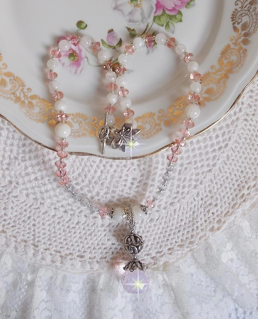 Rose Irisée anheng halskjede brodert med Swarovski krystaller, 925 sølv og månesteiner