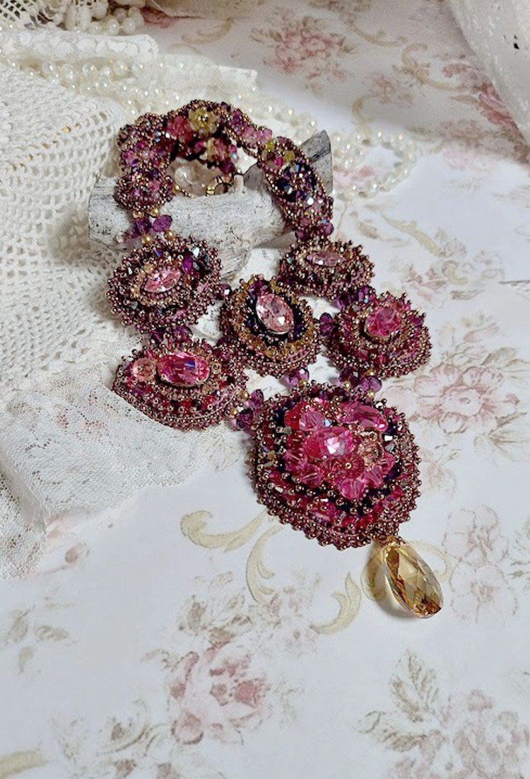 Majestic Crystal Haute-Couture halskjede med cabochons, Swarovski Crystal bicones, glassperler og frøperler av høy kvalitet