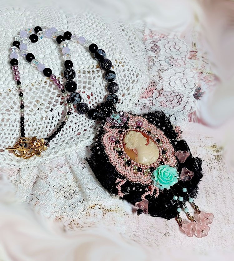 Anheng halskjede Marquise brodert med perleperler, en veldig vakker blonder, en overd&aring;dig juvel 