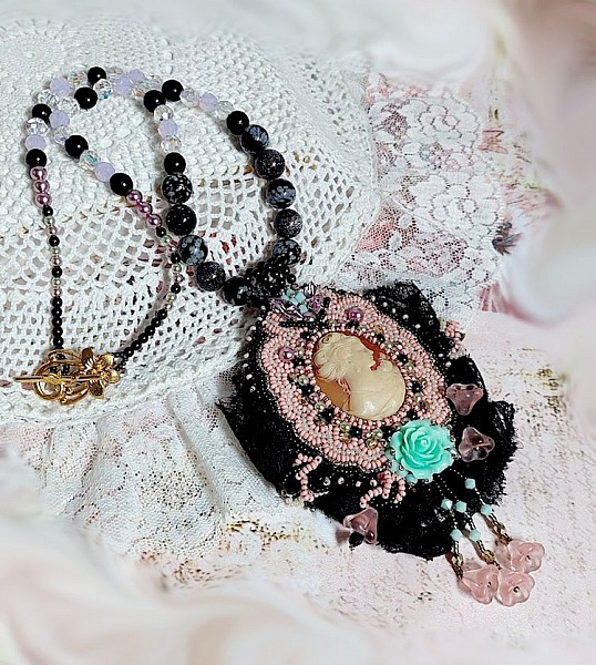 Anheng halskjede Marquise brodert med perleperler, en veldig vakker blonder, en overd&aring;dig juvel 