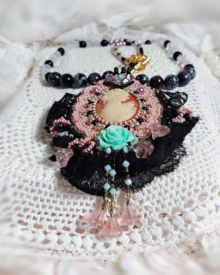 Anheng halskjede Marquise brodert med perleperler, en veldig vakker blonder, en overd&aring;dig juvel 