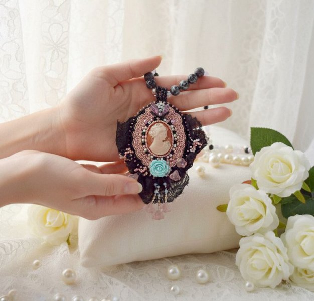 Anheng halskjede Marquise brodert med perleperler, en veldig vakker blonder, en overd&aring;dig juvel 