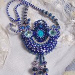 Paris Divine halskjede brodert med Swarovski-krystaller, bøhmiske krystallperler og frøperler 