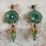 BO Charnelle brodert med runde perler og Swarovski cabochoner, fasetterte dråper og frøperler