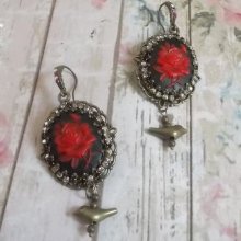 BO Loly Roses laget med harpiks cabochons, krystall rhinestone kjede med bronse tilbehør