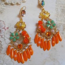 BO Roseraie Orange Roses laget med Swarovski krystall rhinestones og cabochons, blomster, oransje dolker, glass cabochons og tilbehør av høy kvalitet.